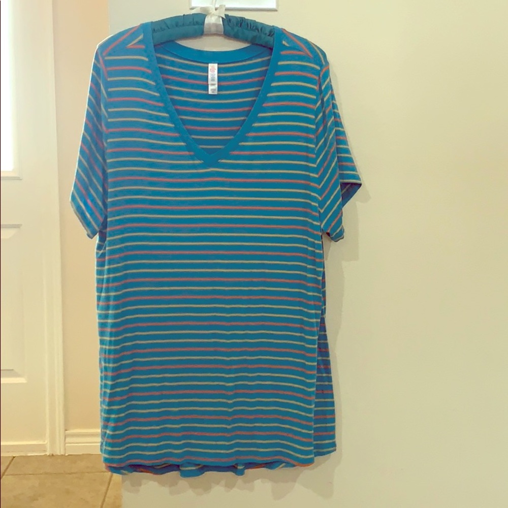LuLa Roe plus size women’s V-neck top
